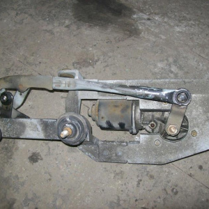 Моторчик привода дворниками NISSAN Presage/Bassara U30 F с трапецией 28810-AD015