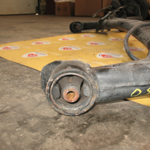 Балка Toyota SV50/AZV50/ZZV50 Vista/Vista Ardeo '2000-2003 в сборе с тросами ручника. R ABS DISK.