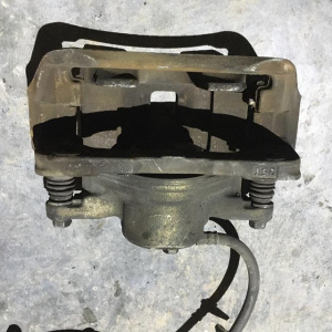 Суппорт Honda RA1/RA2 Odyssey перед, лев