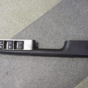 Пульт стеклоподъемника NISSAN X-Trail T30 перед, прав