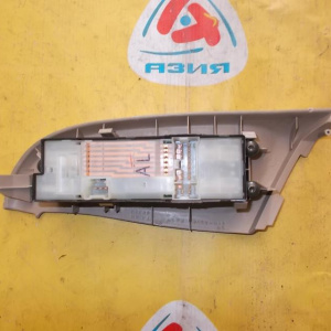 Пульт стеклоподъемника Nissan Bluebird Sylphy G10 перед, прав