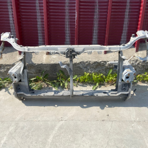Рамка радиатора TOYOTA Wish ZNE10 53201-68010