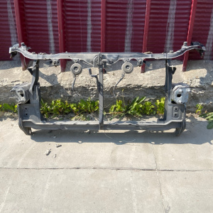 Рамка радиатора TOYOTA Wish ZNE10 53201-68010