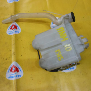 Бачок омывателя TOYOTA ZNE10/ANM10 Wish /Isis под 2 моторчика. Без горловины.