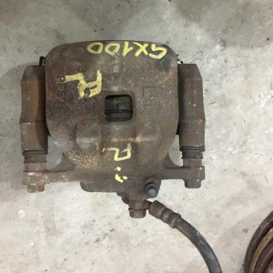 Суппорт TOYOTA GX100/LX100/GS151 перед, лев