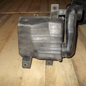 Корпус воздушного фильтра Suzuki TJ52W J20A '1998- Escudo
