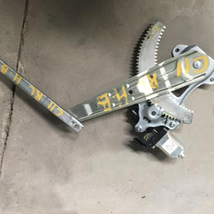 Стеклоподъемник NISSAN Tiida C11 зад, лев