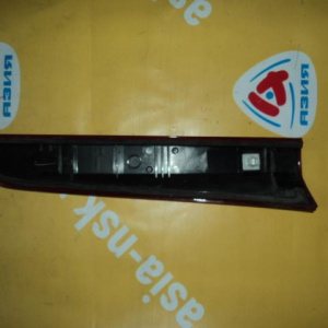 Вставка между стопов NISSAN Note E11 R на крышу.