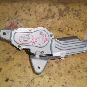 Моторчик привода дворниками TOYOTA Vitz NCP10 R (на 5-ю дверь) 85130-52010