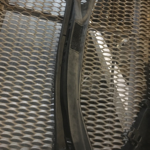Решетка под лобовое стекло TOYOTA Noah AZR60 55708-28120