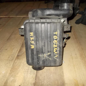 Корпус воздушного фильтра Suzuki TJ62W H25A '1998- Escudo