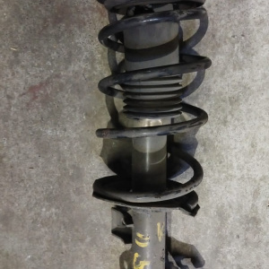 Стойка NISSAN G11 перед, прав