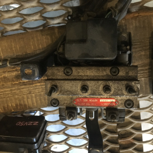 Блок ABS MITSUBISHI N21W RVR MB668871