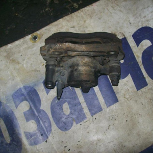 Суппорт Mitsubishi V24W/V44W Pajero перед, лев 1 поршень MB699358