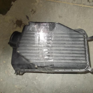 Корпус воздушного фильтра TOYOTA AT170 деф.