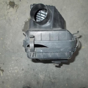 Корпус воздушного фильтра TOYOTA AT170 деф.