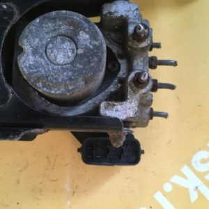 Блок ABS Toyota ACU20/ZNE10 Kluger V/Wish