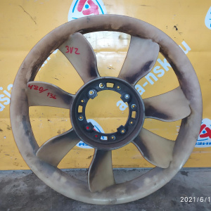 Крыльчатка Toyota 3VZ 4Runner/Hilux Surf VZN130 длинна 480 мм. диаметр по центрам болтов 136 мм. 16361-65010