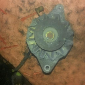 Генератор TOYOTA 2L 3 конт. вакуум сзади. Реле выносное 27030-54250 / 27030-54241