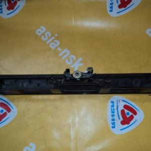 Вставка между стопов Toyota Estima ACR30 сред.с ручкой дефект