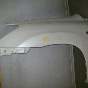 Крыло TOYOTA Harrier MCU35 перед, лев (под зеркало)