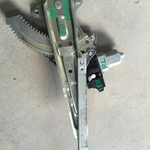 Стеклоподъемник NISSAN Note E11 зад, лев