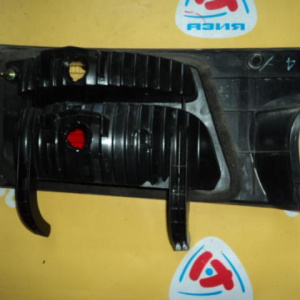 Вставка между стопов TOYOTA Estima ACR30 R дефект