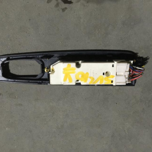 Пульт стеклоподъемника Toyota Camry/Vista SV40 перед, прав с блокировкой дверей (продается без регулировки зеркал)