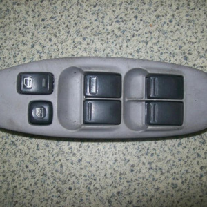 Пульт стеклоподъемника NISSAN Tino V10