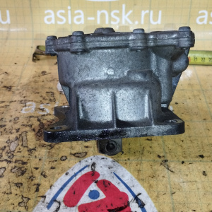 Вакуумный насос Toyota/Nissan 2C/3C/RD28 Lite Ace Noah CR50/Y60 на головку ( трубки с передней стороны ) 29300-64100