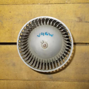 Моторчик печки MITSUBISHI V44W перед.