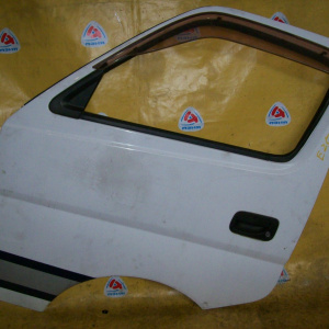 Дверь боковая NISSAN Caravan E25 перед, лев (цена за голое железо)