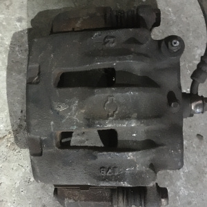 Суппорт NISSAN M12 перед, прав