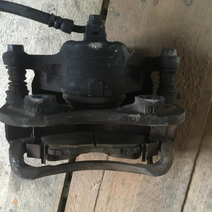 Суппорт NISSAN K11/Z10 перед, лев большой