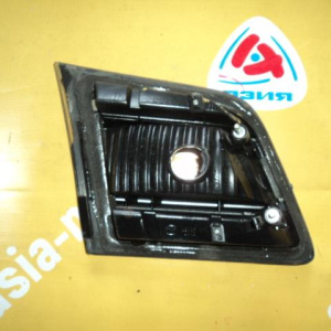 Вставка между стопов Mazda MPV R