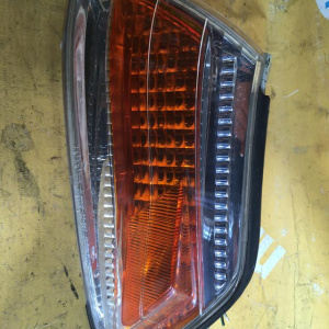 Габарит TOYOTA L Mark II GX100 дефект крепления