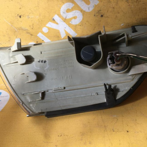 Габарит TOYOTA L Mark II GX100 дефект крепления