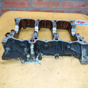 Поддон ДВС Suzuki H25A-104769 Escudo/Grand Vitara TD62W номерная крышка коленвала ( нижняя часть блока )
