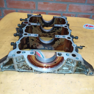 Поддон ДВС Suzuki H25A-104769 Escudo/Grand Vitara TD62W номерная крышка коленвала ( нижняя часть блока )