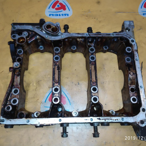 Поддон ДВС Suzuki H25A-104769 Escudo/Grand Vitara TD62W номерная крышка коленвала ( нижняя часть блока )