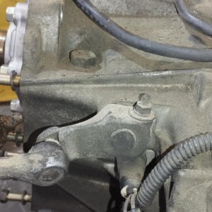 Раздатка Nissan VG33 Terrano R50 a/t с рычагом включения и эл. мотором на задней части ВКЛЮЧЕНИЕ РАЗДАТКИ РЫЧАГОМ ИЗ САЛОНА ( H/N/4LO )