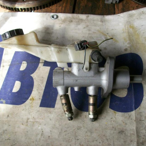 Главный тормозной цилиндр Mazda 3 '2007 BK(USA)