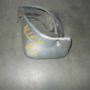 Брызговик Toyota Allex/Corolla Runx ZZE120 зад, лев