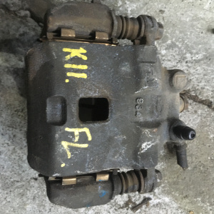 Суппорт NISSAN K11/Z10 перед, лев малый