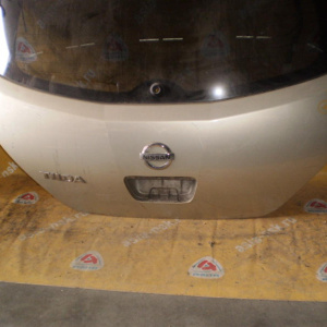 Дверь задняя NISSAN Tiida C11 дефект (голая)