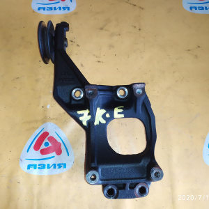 Крепление компрессора кондиционера / натяжитель Toyota 7K Lite Ace Noah/Town Ace Noah KR42 ( 285 ) 88431-28080 + 88440-35010 + 90105-08099