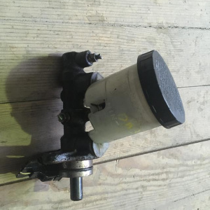 Главный тормозной цилиндр Mazda DW3W Demio чугун