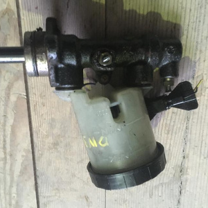 Главный тормозной цилиндр Mazda DW3W Demio чугун