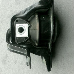 Подушка двигателя Nissan HR15 E11/C11 перед, прав