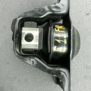 Подушка двигателя Nissan HR15 E11/C11 перед, прав